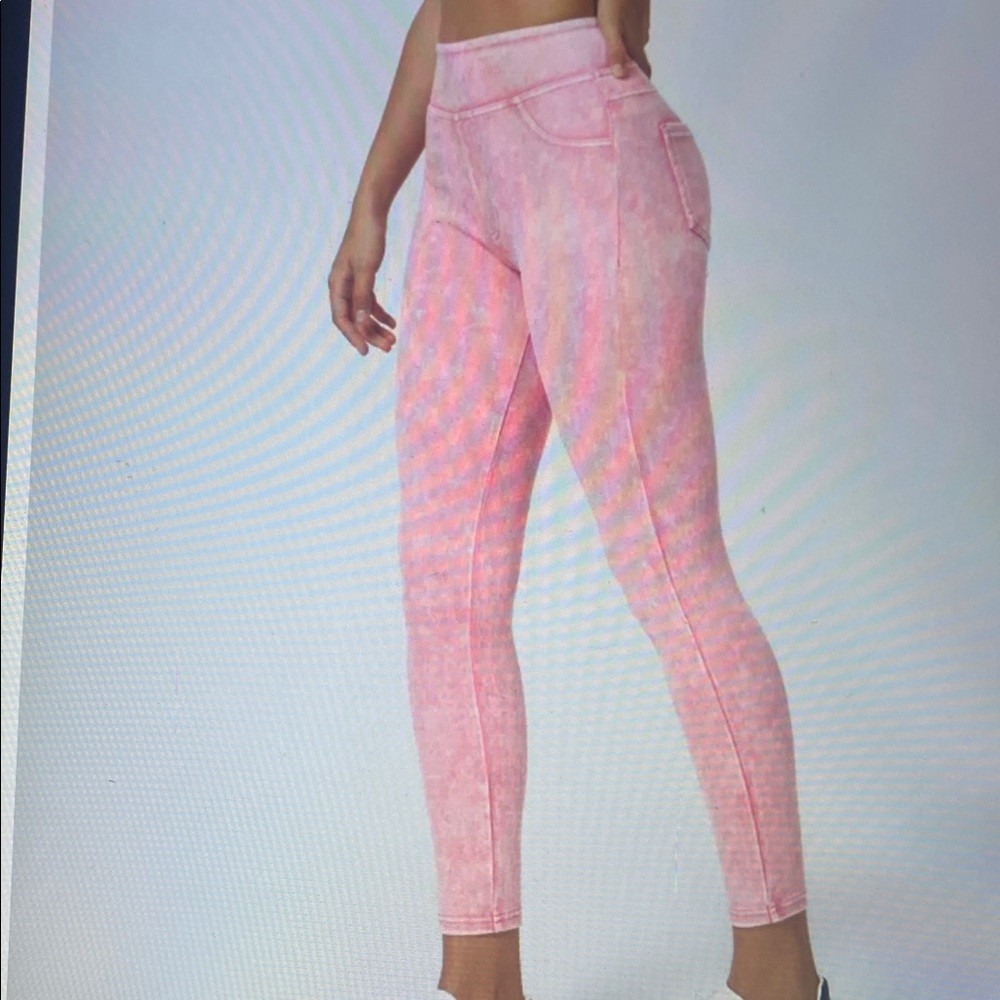 MEDIUM .   HALARA FLEX HIGH WAISTED COLOR DISTRESSED DENIM KNIT LEGGINGS